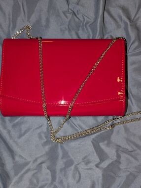 Glossy Patent Chain Shoulder Bag in Hot Pink